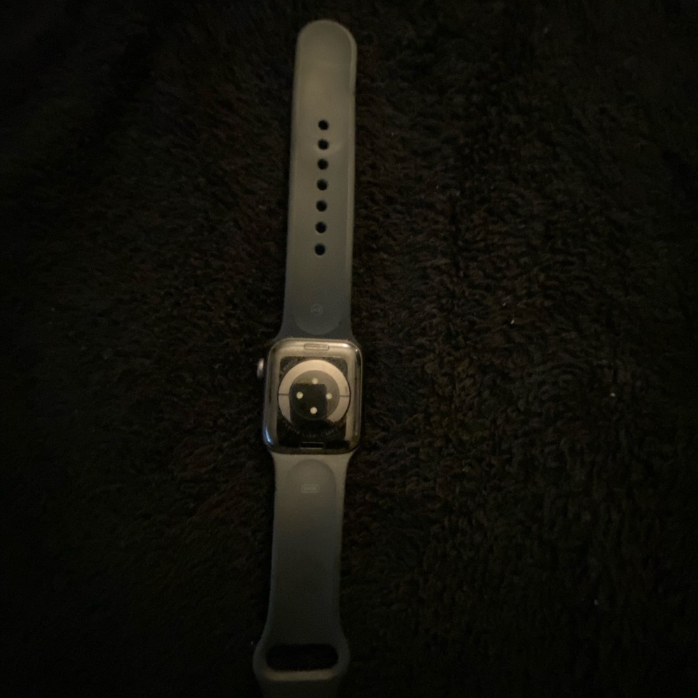Apple Watch series 6 comes with charger and more bands